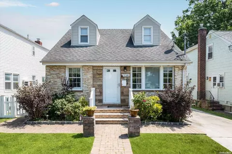 334 Nassau Blvd, Mineola, NY 11501