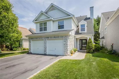 6 Ethan Cir #6, Middle Island, NY 11953