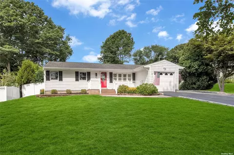 88 San Juan Dr, Hauppauge, NY 11788