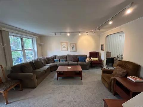 56-50 206th St, Oakland Gardens, NY 11364