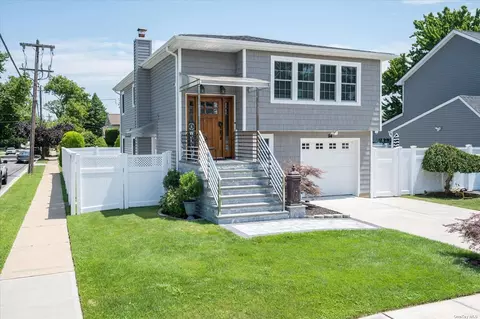 94 Crestwood Blvd, Farmingdale, NY 11735