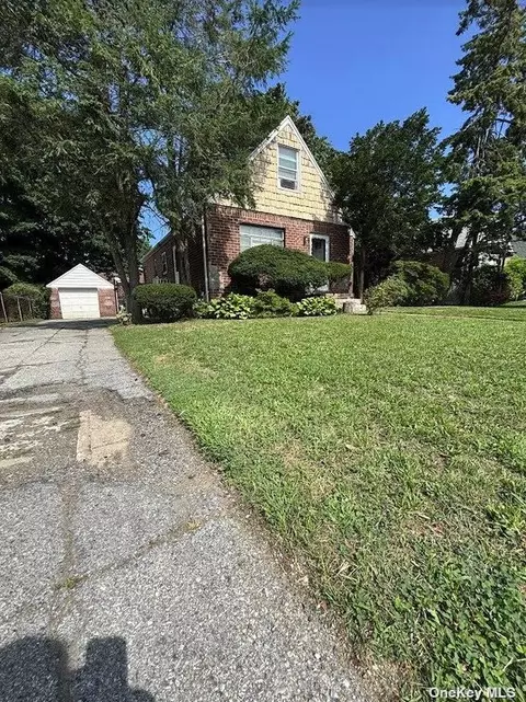 119-44 228th St, Cambria Heights, NY 11411