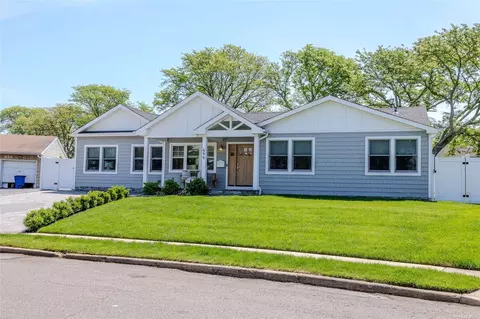 499 Davie St, Westbury, NY 11590