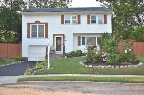 11 Wedgewood, Ronkonkoma, NY 11779