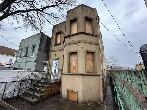 132-25 Ruby St, Howard Beach, NY 11414