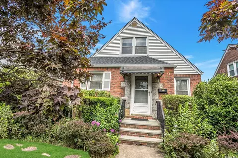 82-41 265th St, Glen Oaks, NY 11004