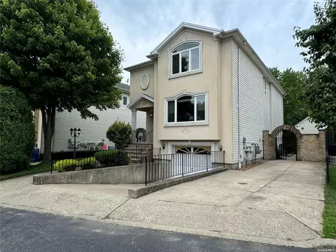 26 Lerer Ln, Staten Island, NY 10307