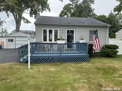 50 Cherubina Ln, North Babylon, NY 11703