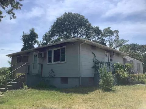 64 W Yaphank Rd, Medford, NY 11763