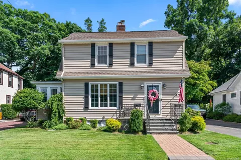82 North St, Locust Valley, NY 11560