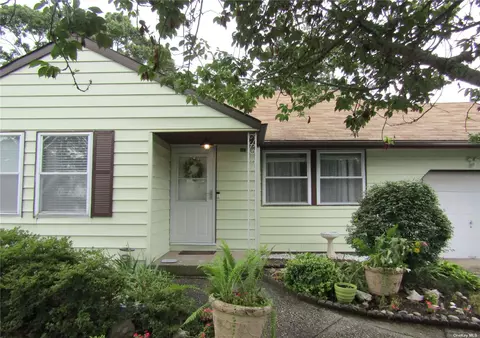 53 Newton Ave, Selden, NY 11784