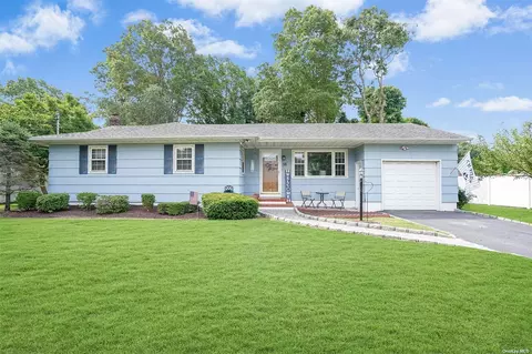 58 Tipton Dr E, Shirley, NY 11967