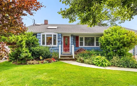 75 Division Ave, Massapequa, NY 11758