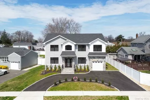 111 Murray Dr, Westbury, NY 11590