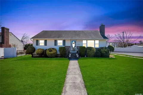 227 Ohio St, Hicksville, NY 11801