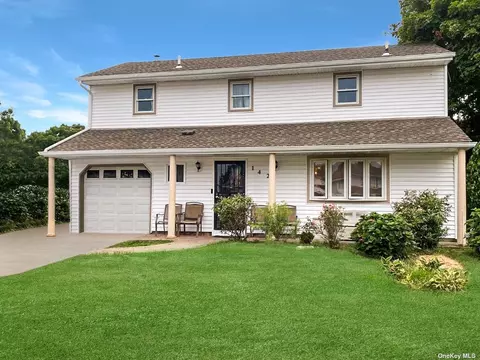 142 Branch Ave, Central Islip, NY 11722