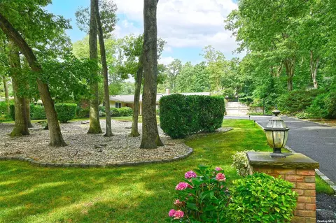 27 Northcote Dr, Melville, NY 11747