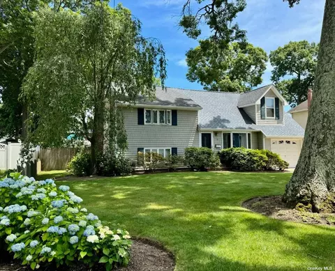 35 Horton St, West Islip, NY 11795