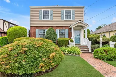 144 Fairfield Ave, Mineola, NY 11501