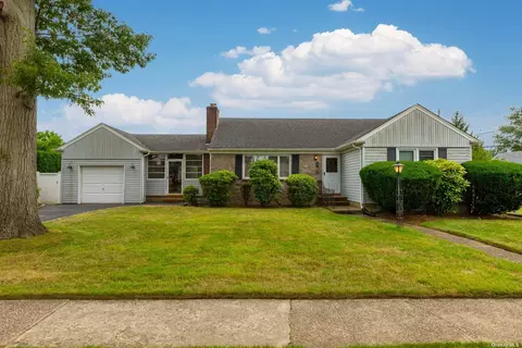 218 Clark Blvd, Massapequa Park, NY 11762