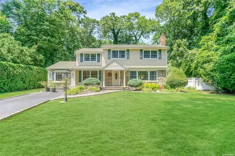 3 White Birch Ct, Smithtown, NY 11787