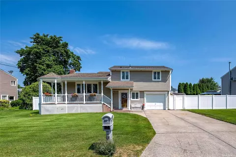 9 Lark Dr, Centereach, NY 11720