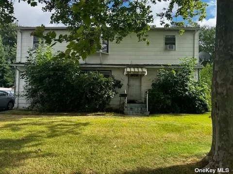 443 51st St, Lindenhurst, NY 11757