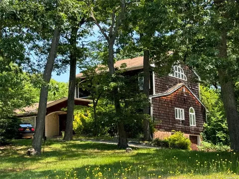 5 Talburn Ln, Dix Hills, NY 11746