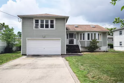 278 E Greenwich Ave, Roosevelt, NY 11575