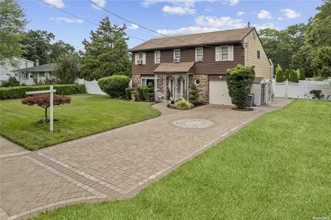 841 Spur Dr, Bay Shore, NY 11706