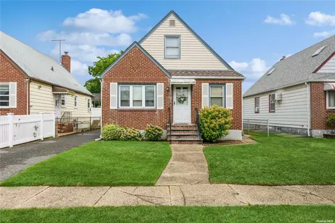 244-27 85th Ave, Bellerose, NY 11426