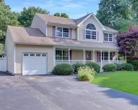 3 Rebecca Ct, Port Jefferson Station, NY 11776