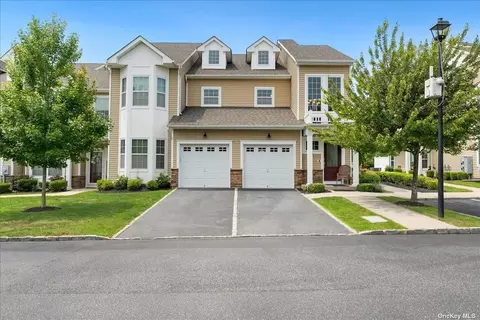 291 Halley Dr #291, Patchogue, NY 11772