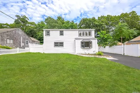 131 N Clinton Ave, Patchogue, NY 11772 photo 1