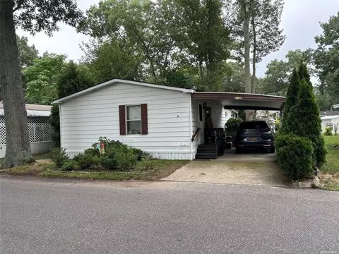1661-14 Old Country Rd, Riverhead, NY 11901