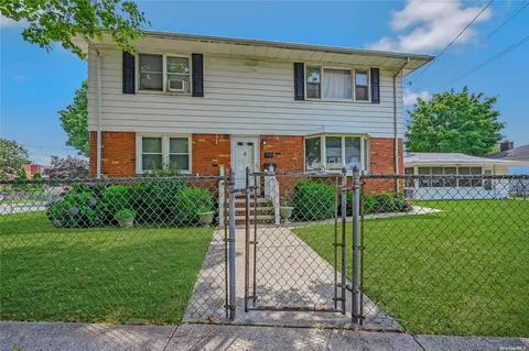 6 Zoe St, Staten Island, NY 10305