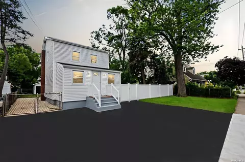 2374 N Jerusalem Rd, North Bellmore, NY 11710