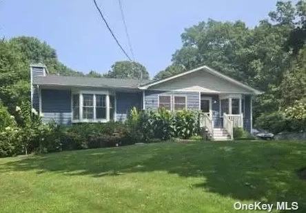 82 Oakwood Dr, Wading River, NY 11792
