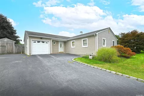 108 Ridgewood Ave, Holtsville, NY 11742