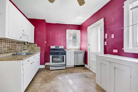 87-58 94th St, Woodhaven, NY 11421