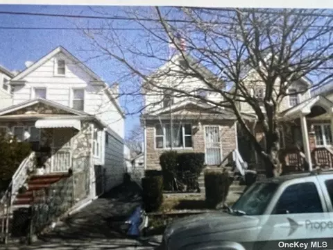 89-07 199th St, Hollis, NY 11423