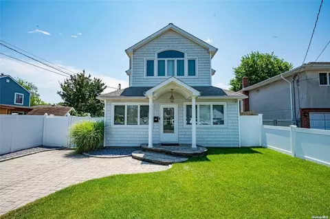 10 Tameling Ave, Babylon, NY 11702