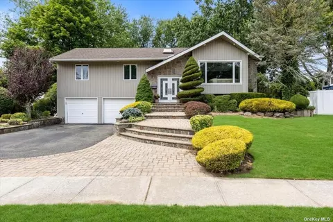 52 Beatrice Ln, Old Bethpage, NY 11804