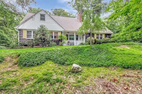 29 Woodbine Ave, Stony Brook, NY 11790