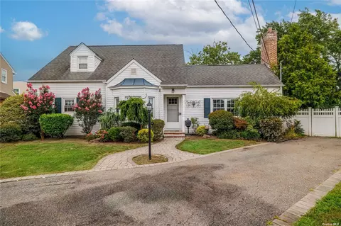 26 Court St, Oceanside, NY 11572
