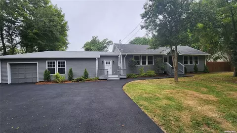 88 Monroe Dr, Mastic Beach, NY 11951