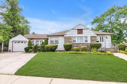 69 Carolyn Ave, Valley Stream, NY 11580