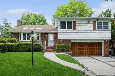 1528 Eric Ln, East Meadow, NY 11554