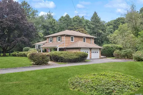104 Buttercup Ln, Huntington, NY 11743