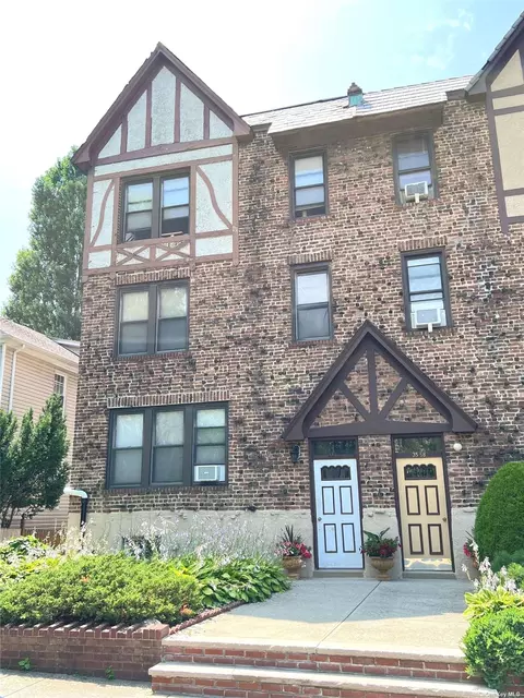 35-60 164th St, Flushing, NY 11358 photo 1
